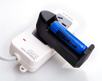 Chine Chargeur 14500/10440, chargeur de batterie de poids léger de la batterie Rcr123 100% examiné fournisseur