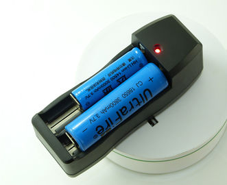 Chine Chargeur de batterie universel d'ion de lithium de prise d'UE double, chargeur de batterie de 2 baies fournisseur