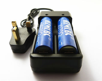 Chine Chargeur de batterie rechargeable BRITANNIQUE de prise 2A pour des batteries au lithium de capacité élevée fournisseur