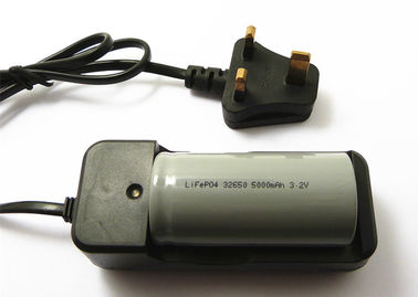 Chine Chargeur de la batterie Lifep04 intelligent BRITANNIQUE, noir de chargeur de la batterie 26650 18650 32650 fournisseur